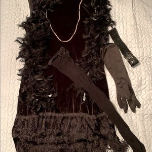 Ladies size Large Roaring 20’s Black Flapper Costume w/ boa, necklace, gloves +